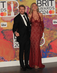  Sam Thompson and Zara McDermott 