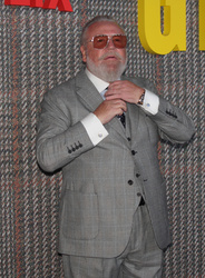  Ray Winstone  