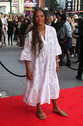  Angela Griffin